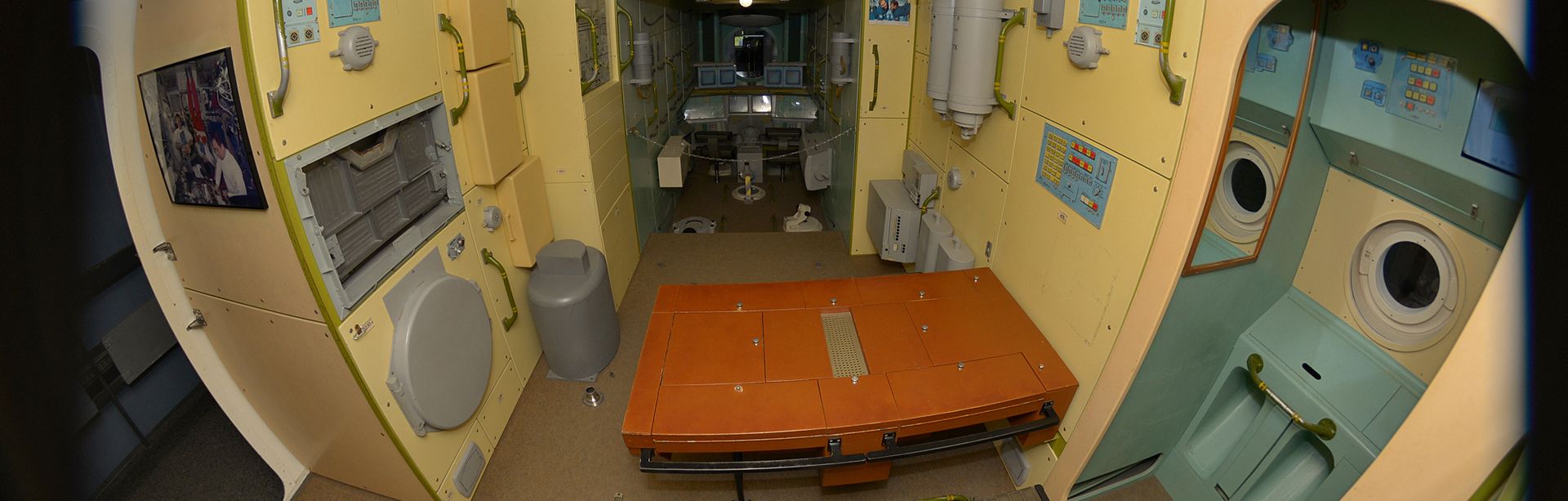 Foto: Simulation Raumstation 'MIR' inner