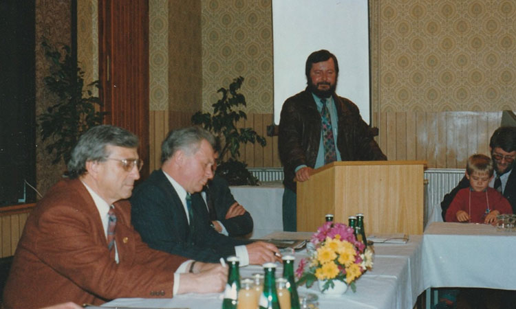 Foto Versammlung bei der Erste Ausstellung Begründung